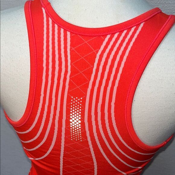 Athleta Fast Finish Line Tank - Picture 5 of 11